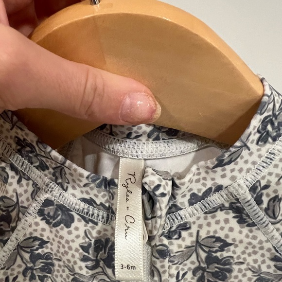 Rylee + Cru - Roses Rashguard - Picture 5 of 6